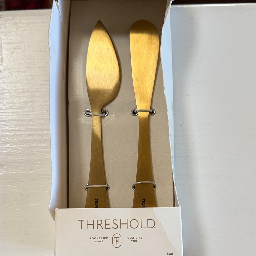 Threshold Elegant Gold Cheese Knife Duo. New.